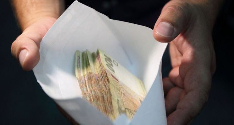 Во Львове прокурор “сдал” взяточника, предлагавшего 220 тысяч гривен