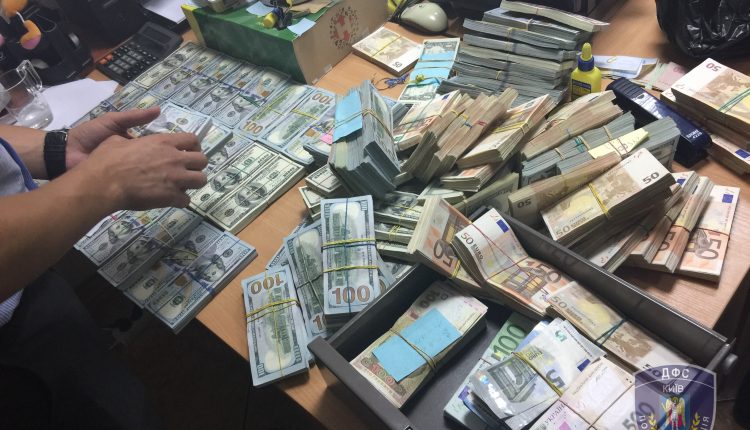 В Киеве прикрыли донецкий “конверт” с оборотом 34 миллиона