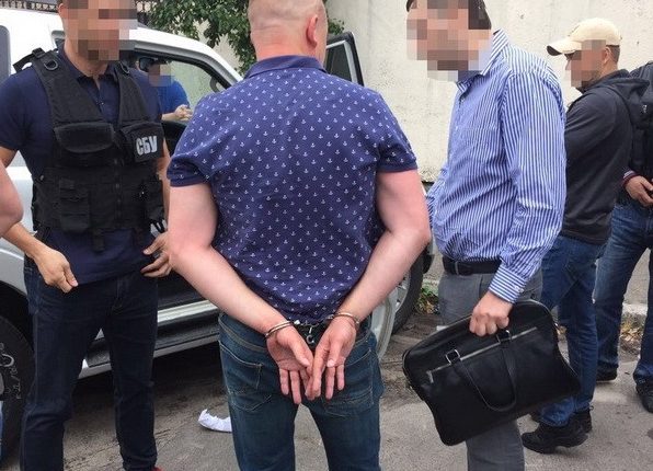 Капитан полиции вымогал у киевлянина 125 тысяч за возврат изъятого при обыске