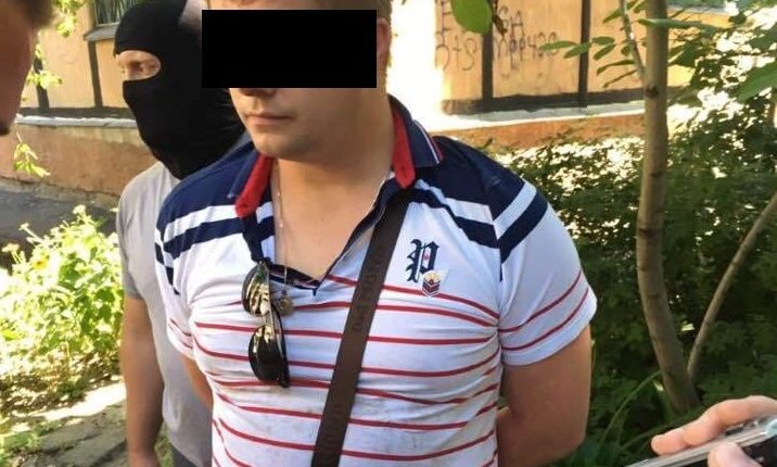 Контрразведчика СБУ задержали на “горячем” с порновзяткой