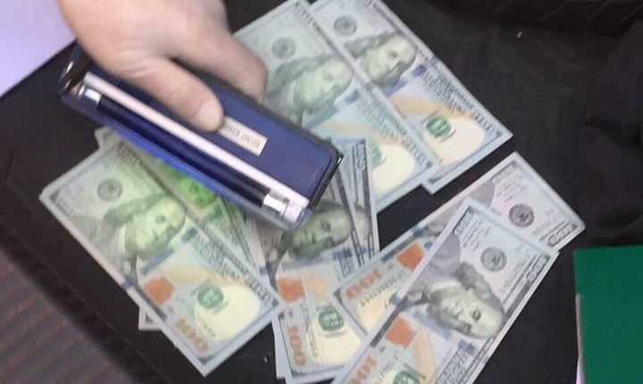 На взятке в $ 1,5 тысячи задержали сотрудника “Укртрансбезопасности”