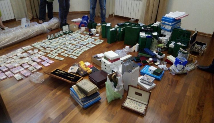 ГПУ провела 40 обысков по делу о растратах при госзакупках, связанному с МВД