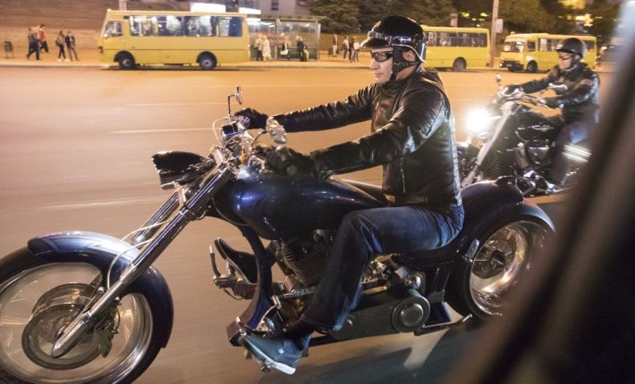 Появились фото и видео ночной поездки Кличко на мотоцикле по Киеву