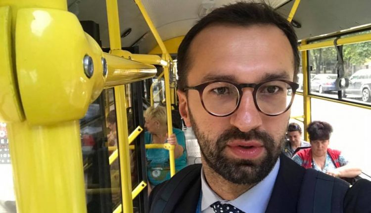 Нардеп Лещенко призвал коллег ездить на троллейбусах и в метро