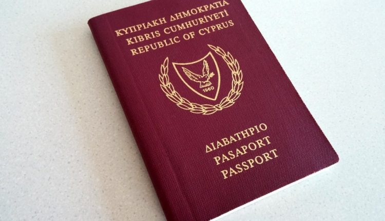 Кипр заработал миллиарды евро на паспортах для олигархов