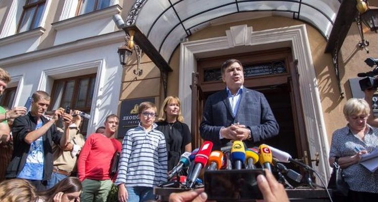 В гостинице, где остановился Саакашвили, появились силовики