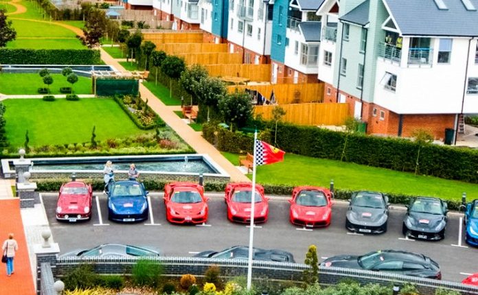 На парковке у британского отеля собрались авто на $ 25 млн