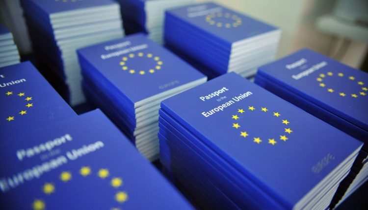 Украинские олигархи заняли второе место в “забеге” за паспортами ЕС