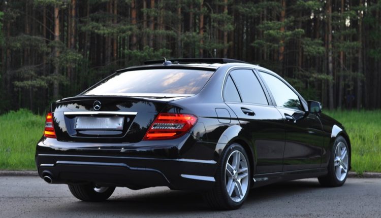 Сотрудник Высшего админсуда купил в Польше Mercedes-Benz за 784 тысячи