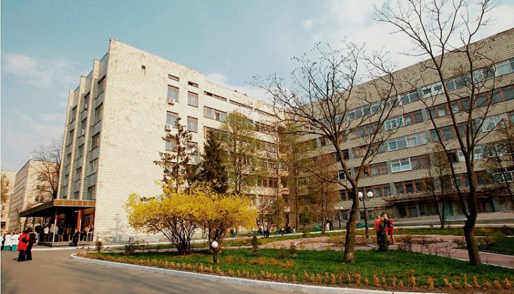 В Киеве НАБУ провело обыски в Национальном институте рака