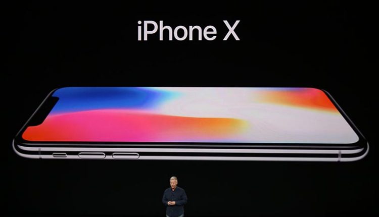 Глава Apple заявил, что новый iPhone X доступен так же, как и чашка с латте