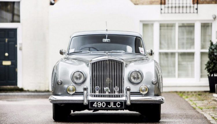 Любимый раритетный Bentley Элтона Джона выставили на торги