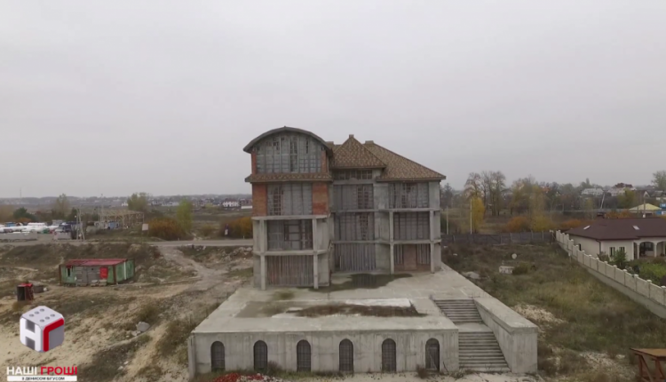 Теща завхоза Нацполиции строит пятиэтажный особняк под Киевом