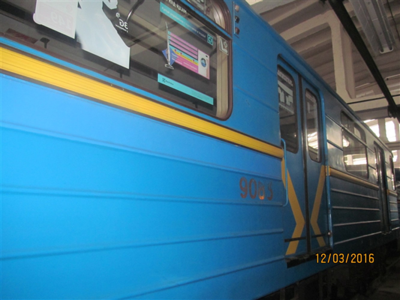 Киевский метрополитен выставил на реализацию два вагона