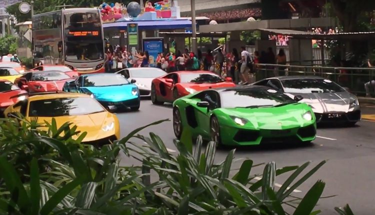 В Сингапуре прошел парад Lamborghini