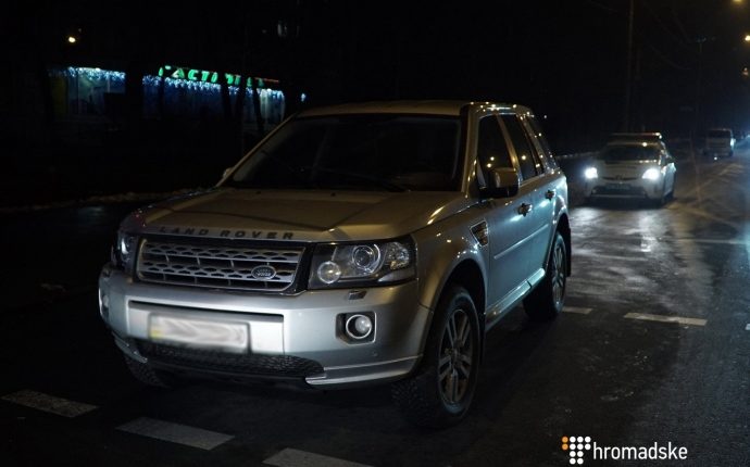 В Киеве судья на Land Rover сбил пешехода насмерть