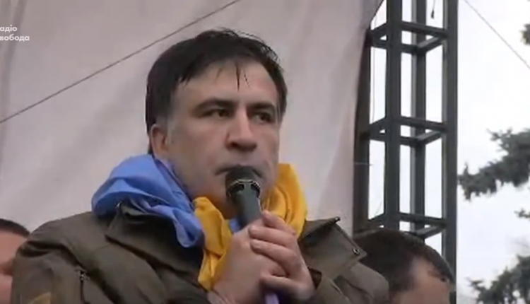 Саакашвили заявил, что “Порошенко был чистильщиком туфель Януковича”