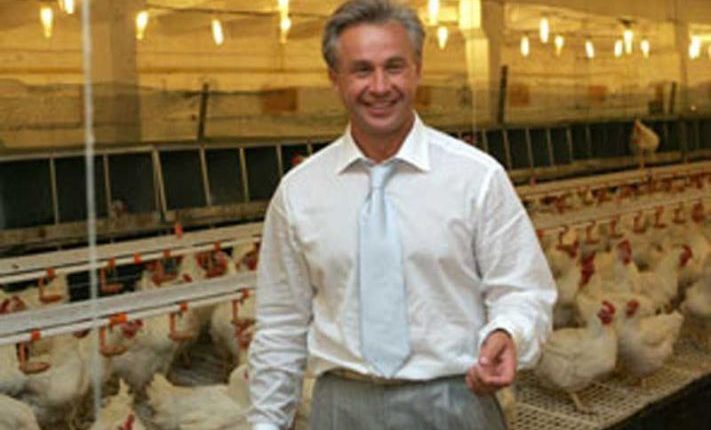 Косюку принадлежит 38% производства куриного мяса в стране