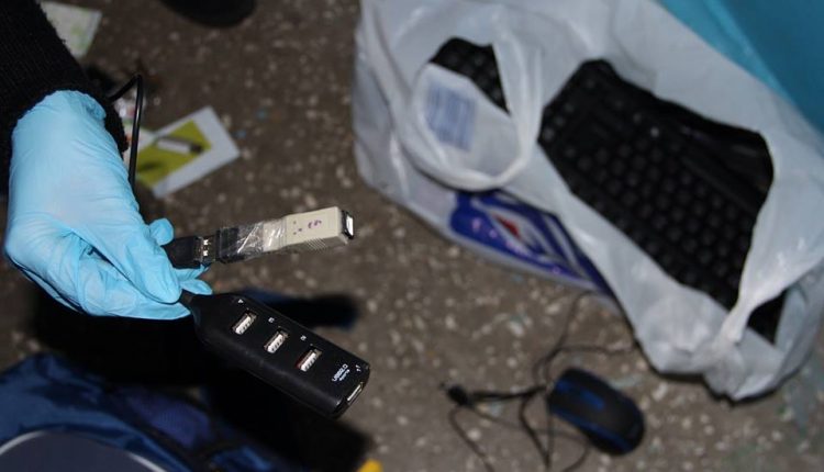 В Киеве задержали дуэт хакеров, “бомбивших” банкоматы