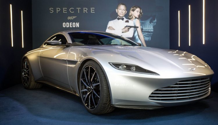 Дэниел Крэйг выставил на торги свой личный Aston Martin Vanquish за $400 тысяч