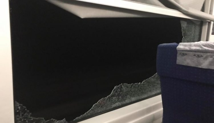 Вандалы разбили стекол в поездах Интерсити на 5,5 млн