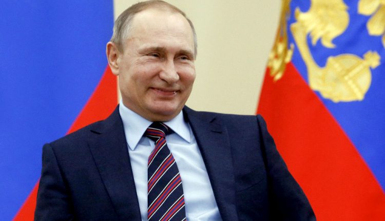 Путин уверяет, что за 6 лет заработал только на часы Пескова