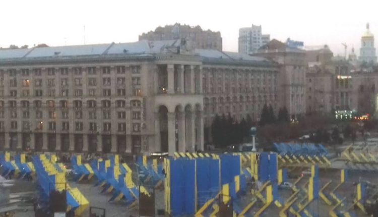 В Киеве к воскресенью “застроили” Майдан