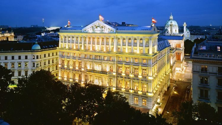 Порошенко остановился в Вене в роскошном отеле “Империал”