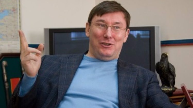 Юрий Луценко получил за январь 300 тысяч гривен