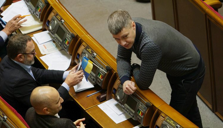 Нардеп Ильин засветил в парламенте часы за $10 тысяч