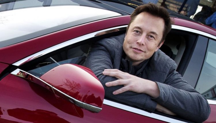 Илону Маску предложили спустить электрокар Tesla в киевское метро
