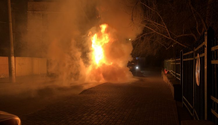Ночью в Одессе сгорел внедорожник депутата от БПП