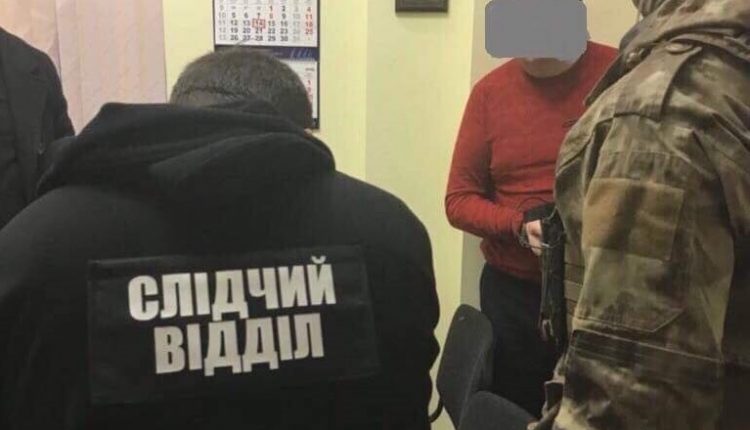В Одессе на взятке в $10 тысяч задержан чиновник миграционной службы