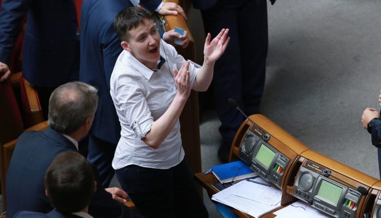 Луценко рассказал, как Савченко собиралась минометами обрушить купол Рады