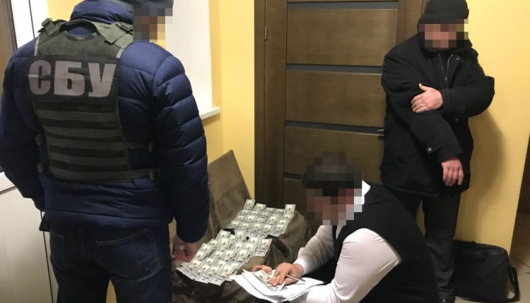 Депутата горсовета задержали за вымогательство $ 4,5 тысяч