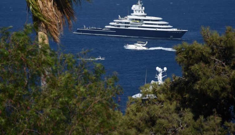 Бывшая жена миллиардера отсудила у него яхту стоимостью $492 млн