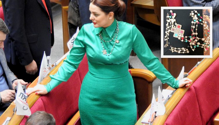 Депутат Валерия Заружко пришла в Раду в ожерелье от Сhanel стоимостью $3000