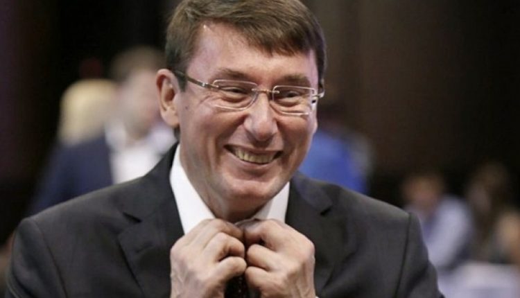 Юрий Луценко получил 143 тысячи гривен зарплаты