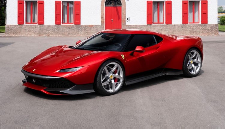 Появились первые фото новейшего спорткара Ferrari SP38