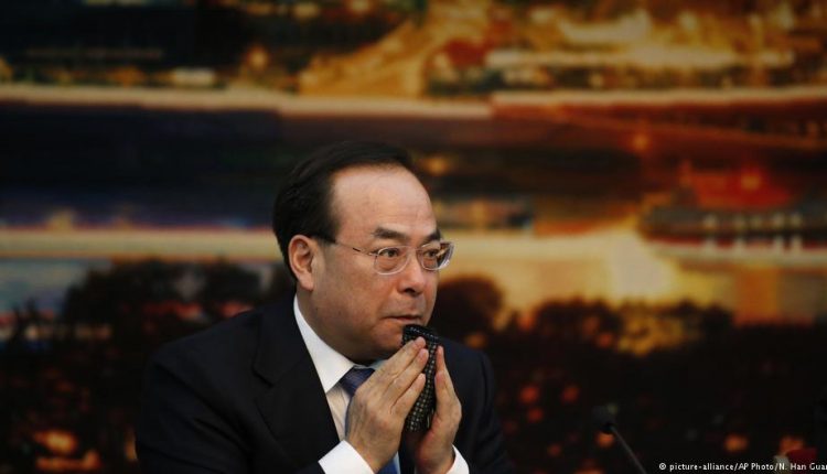 В Китае топ-политика приговорили к пожизненному заключению за коррупцию