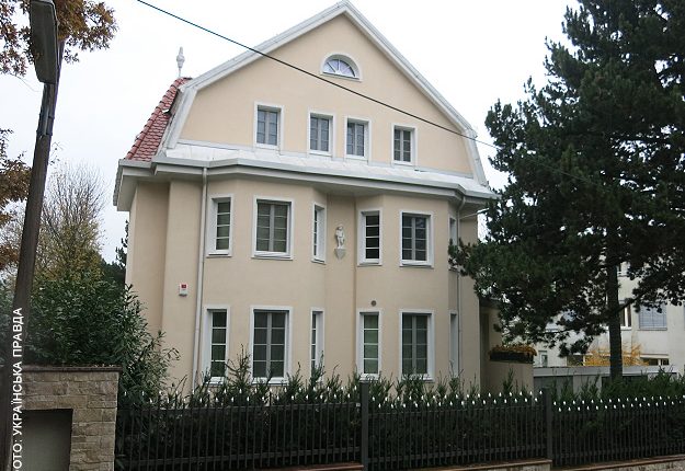 Алексей Азаров продал особняк в Вене за 4,5 миллиона евро