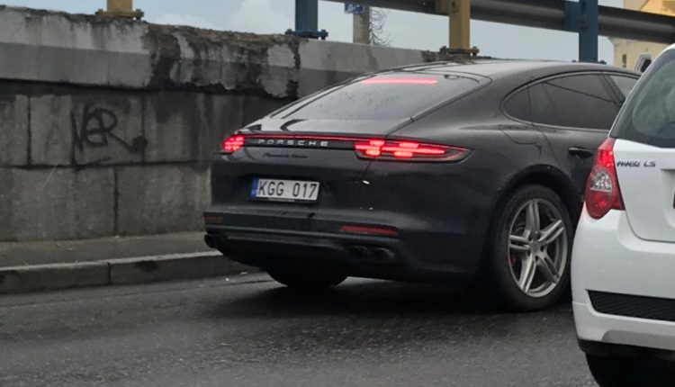 В столице появился новый Porsche Panamera на литовских номерах