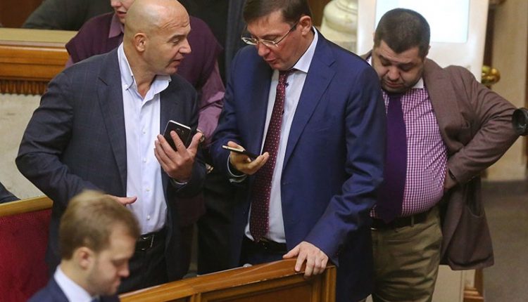 Александр Дубинский: “Порошенко пытается консолидировать контроль над инструментами власти”