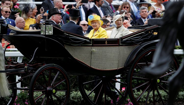 Британская королевская семья посетила скачки Royal Ascot