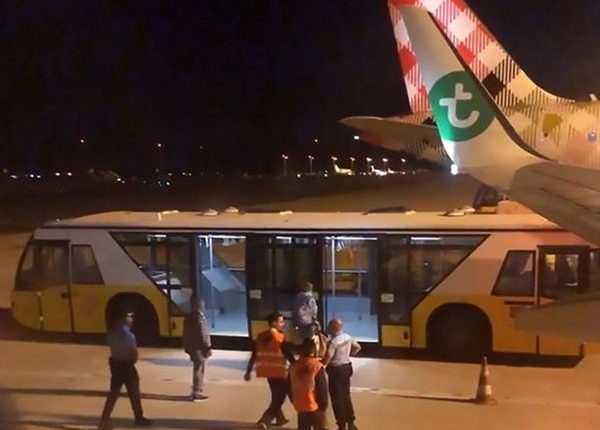 В Португалии экстренно сел самолет из Голландии из-за вонючего пассажира