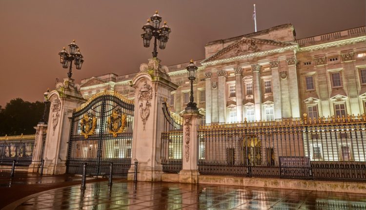 Букингемский дворец отремонтируют за £ 369 млн