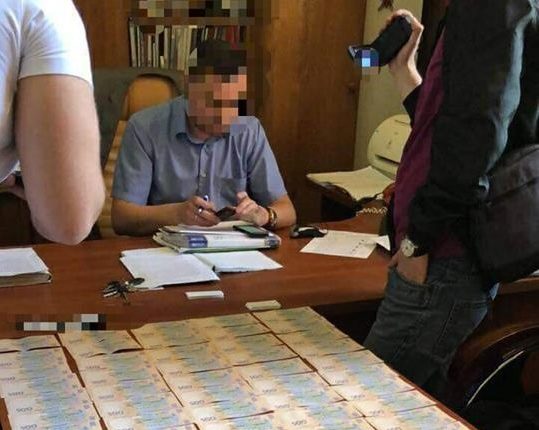 Менеджера “Укрзализныци” задержали за вымогательство 350 тысяч