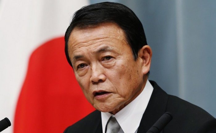 Японский министр вернет годовую зарплату из-за подделки документов