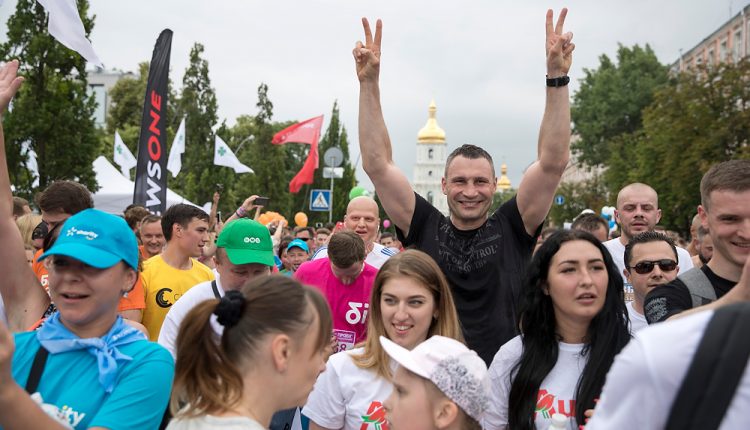 13 тысяч киевлян приняли участие в “Пробеге под каштанами”
