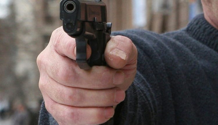 На Киевщине пьяный помощник нардепа ранил ребенка из пистолета